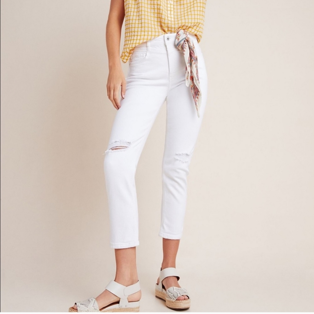 Pilcro and the letterpress white high rise jeans. Size 32